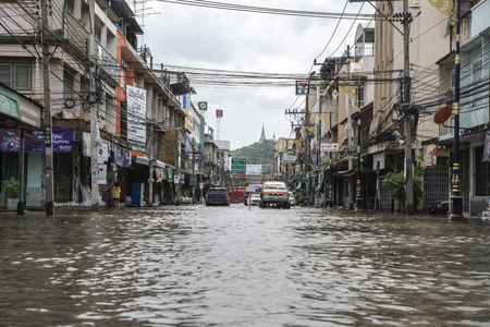 Phetcharburi, Thailand - August 23, 2018 : Flood situation in the city at Mueng, Phetcharburi, Thailandのeditorial素材