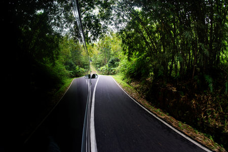 A good reflection of the natural scenery from the car glass