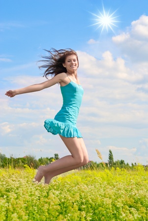 Happy girl jumping in the sky and laughing.
の写真素材