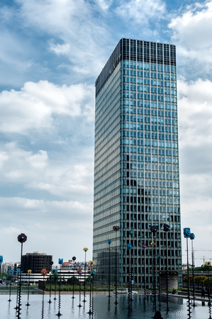 Skyscraper with pool on the foreground in famous financial and business district of Paris - La Defense.のeditorial素材