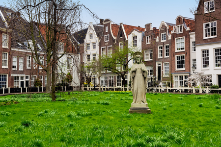 AMSTERDAM, NETHERLANDS - APRIL 9, 2018: Begijnhof is one of the oldest inner courts in the city of Amsterdam. A group of historic buildings, mostly private dwellings, centre on it.のeditorial素材