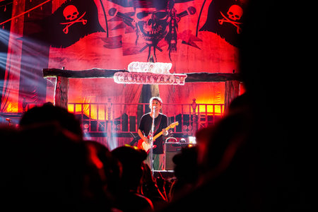 Gypsy carnival concert, Pu Pongsit Khampee band on stage