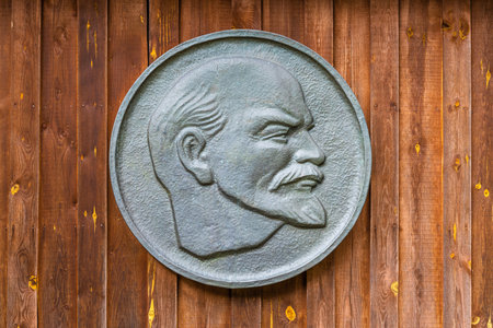 Commemorative plaque for Vladimir Lenin, Russian revolutionary and bolshevik government leader. Druskininkai, Lithuania, 12 September 2022.のeditorial素材
