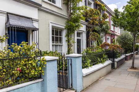 Charming Notting Hill Townhouse with Lush Greenery