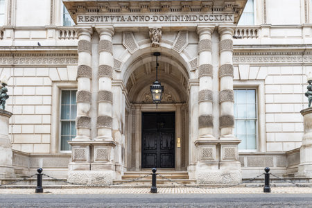 Bridgewater House Entrance, London - Ornate Neoclassical Stone Facade of Historic Landmarkの写真素材