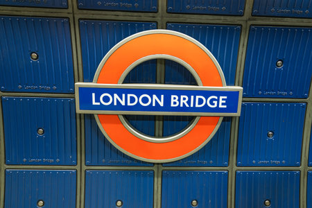 London Bridge Underground Station Sign and Roundel. London, UK, 17 December 2023のeditorial素材