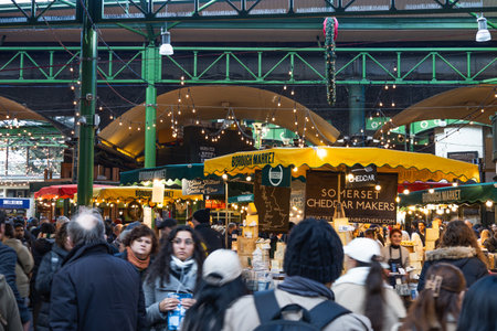 Busy street market scene with unrecognizable people. London, UK, 17 December 2023のeditorial素材