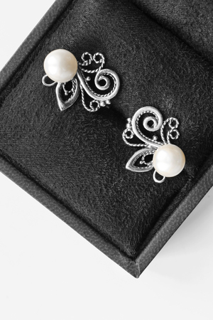 Vintage silver pearl earrings in black jewel box closeupの写真素材