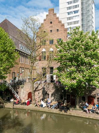 UTRECHT, NETHERLANDS - MAY 21, 2015: Medieval and modern architecture, and people enjoying outdoor cafe terrace on quay of Oudegracht canal in the city of Utrecht, Netherlandsのeditorial素材