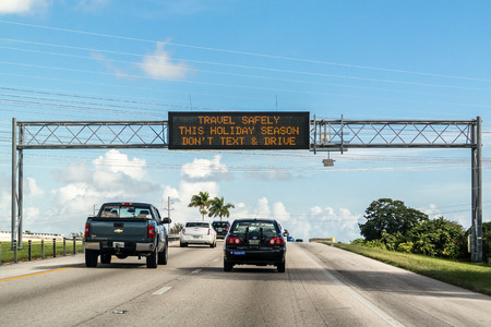 Electronic variable message board on matrix billboard on highway in Florida warning drivers not to text and driveのeditorial素材