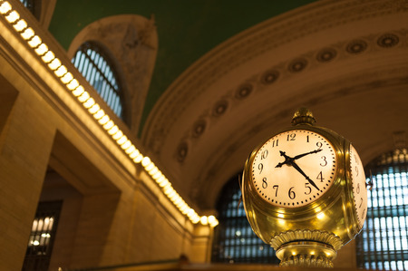 Antique clock in main concourse of Grand Central Terminalのeditorial素材