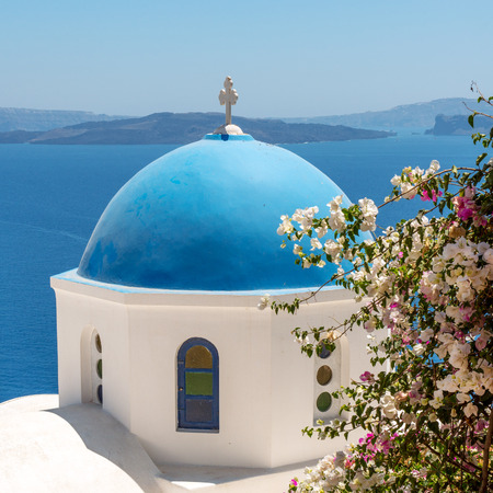 Blue dome of traditional Greek Orthodox church in Oia, Santoriniの写真素材