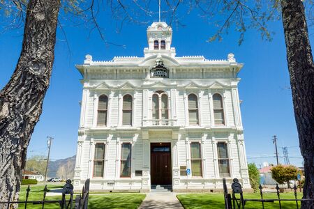 Italianate-styleÂ Mono county courthouse built in 1880 in Bridgeport, California, USAのeditorial素材
