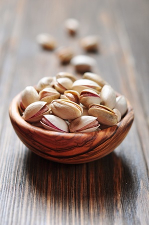 close up of a bowl of pistachio nutsの写真素材