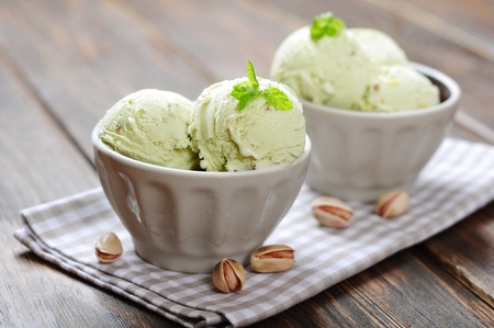 pistachio ice cream with mint and fresh pistachio の写真素材