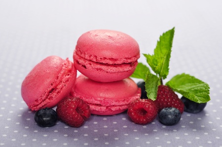 Pink macaroons with fresh berries and mintの写真素材