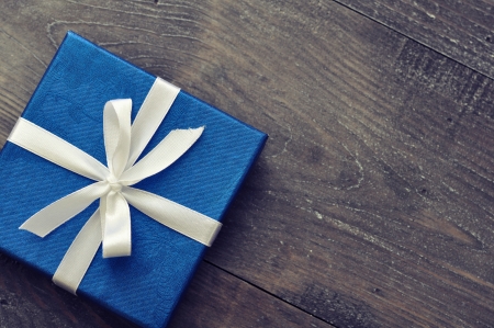 Blue elegant gift box on a wooden backgroundの写真素材
