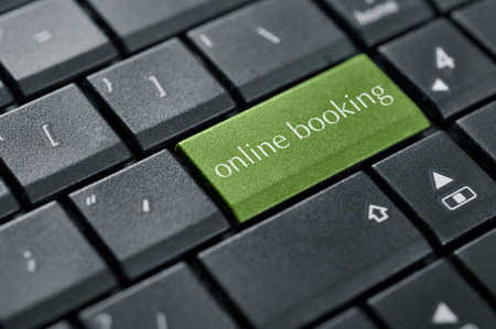 Words online booking  on button of computer keyboard closeup.
の写真素材