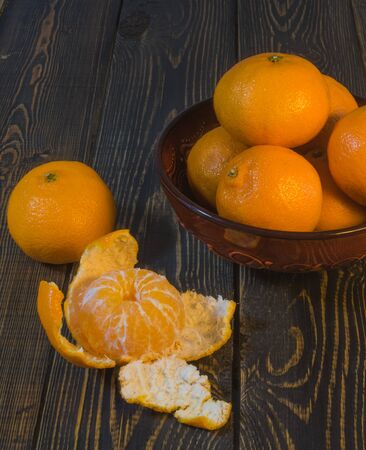 Tangerines in wooden bowlの写真素材