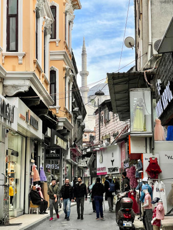 14 of April 2023 - Istanbul, Turkey: City life, the people on the narrow street near Grand Bazarのeditorial素材