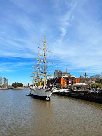29 of July 2023- Buenos Aires, Argentina: Tourist sailing ship in the urban area of Puerto Madero, Buenos Aires, Argentinaのeditorial素材