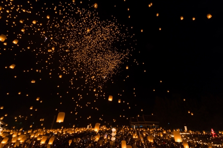 CHIANGMAI - November 16   Unidentified People launch sky lanterns to the sky in Loy Kratong festival on November 16,2013 in Chiangmai,Thailand の写真素材