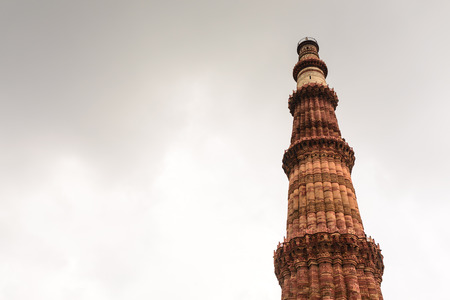 Qutub Minar tower on dull skyの写真素材