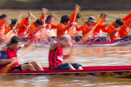 NAN - October 13 : Unidentified people rowing in boat race traditional events ,October 13, 2013 Nan, Thailand.のeditorial素材