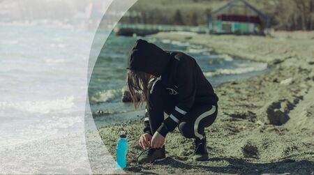 runner woman hand bottle  in the shore