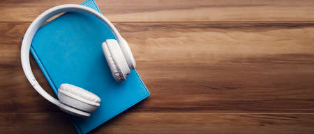 earphone on book on wooden backgroundの写真素材