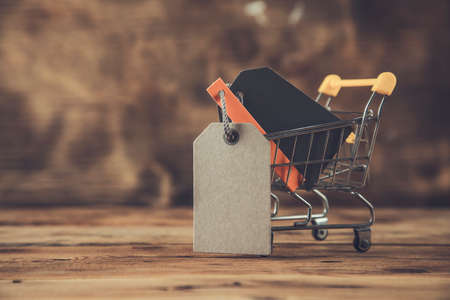 label on the small basket on tableの写真素材
