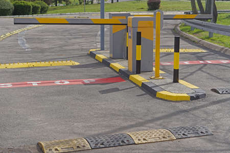 Parking barrier control ramp boom down
