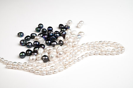 Black and white pearl on white background. natural freshwater pearls.の写真素材