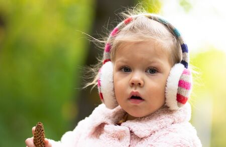 Little girl in the autumn parkの写真素材
