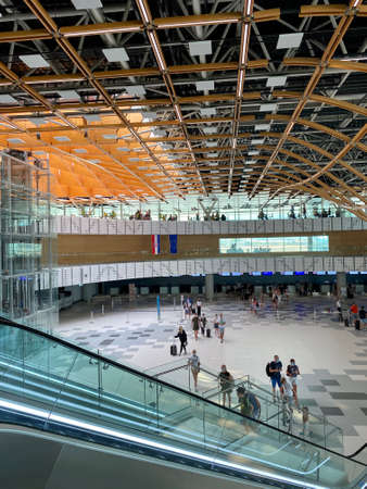 Split airport with few passengers and wearing face masks while travelling during COVID-19 pandemicのeditorial素材