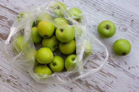 green and healthy apples on the tableの写真素材