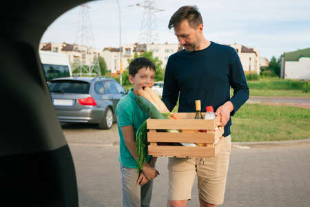 Dad and son buy lunch food.Use of eco-friendly materials. Close-up photo of familyの写真素材
