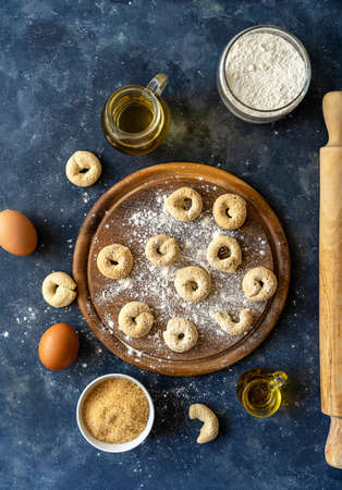 Sweet Italian cookies Taralli or Tarallini made with white wine, sugar, olive oil, eggs and flourの写真素材