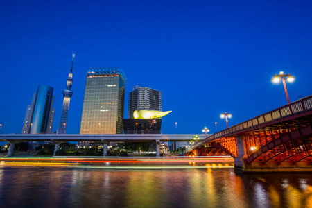 TOKYO - July 10: Tokyo Sky tree and Asahi Beer Hall on July 10, 2015 in Sumidaのeditorial素材