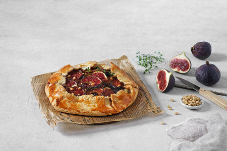 Figs, camembert, pine nuts and honey puff tart. selective focus, copy spaceの写真素材