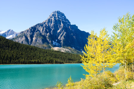 Canadian Rockies, waterfowl Lake in Autumnの写真素材