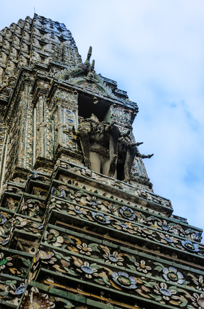 Detail of the Phra Prang, the central tower of the Wat Arun   Temple of Dawn   in Bangkok, Thailand - showing Indra on his three-headed elephant Erawan  Airavata  のeditorial素材