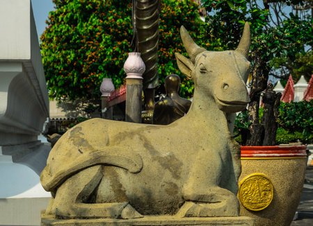 Cow statue adorned in Phra Prang Wat Arun の写真素材