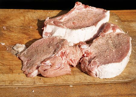 Cooking pork meat for barbecue. Pork with olive oil and spices. Raw pork steaks. Marinating meat. Rest at nature.
の写真素材