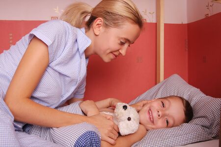 Mum puts to bed a sonny 5の写真素材