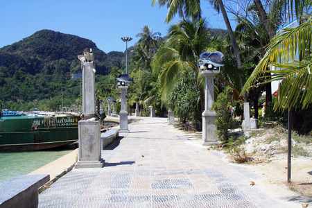 Krabi, Phi Phi, Thailand. Pedestrian road on the waterfront.のeditorial素材