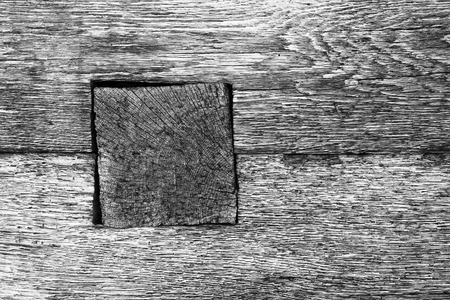 detail of wooden beam joint on old log house, black and white textural imageの写真素材