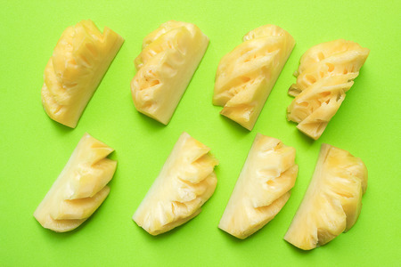Arrangement of fresh slices of pineappleの写真素材