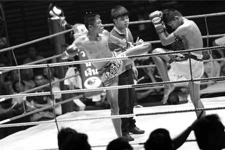 UBON RATCHATHANI, THAILAND â JUNE 14, 2003 : Thai young boxers fighting on boxing ring on June 14, 2003 in Wing21 Air Force Army, Ubon Ratchathani, Thailand.のeditorial素材