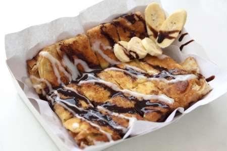 Dessert style of fried Roti with banana cooking on the street in Bangkok, Thailandの写真素材